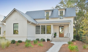Deluxe 4 Bedroom Moreland Village Home 5737